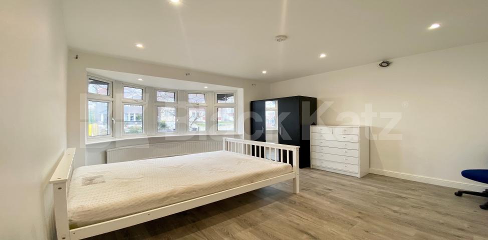 			LET   , 4 Bedroom, 2 bath, 2 reception Semi-Detached House			 Ringmore Rise, Dulwich / Honor Oak / Forest Hill Borders.